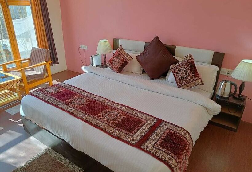 هتل Malik Residency