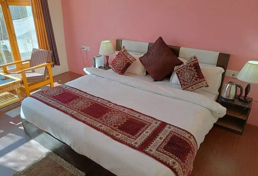 هتل Malik Residency