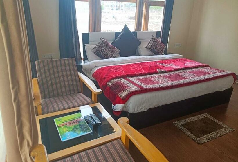 هتل Malik Residency