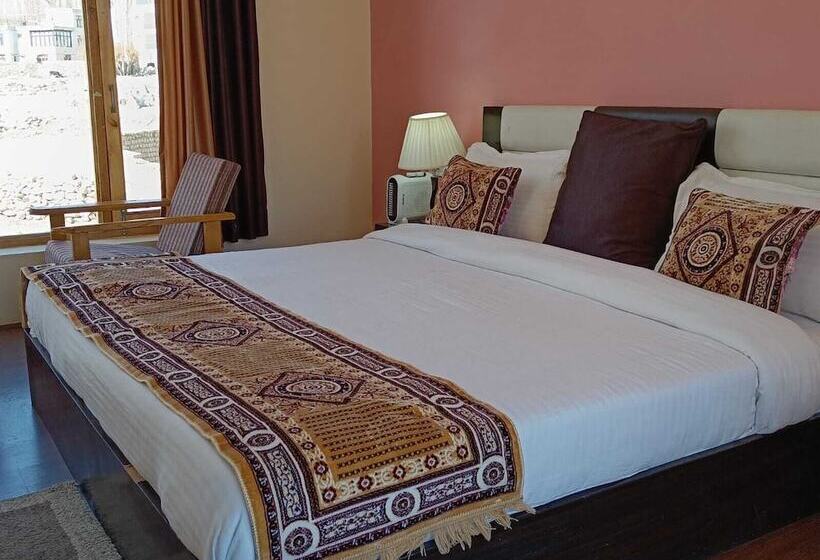 هتل Malik Residency