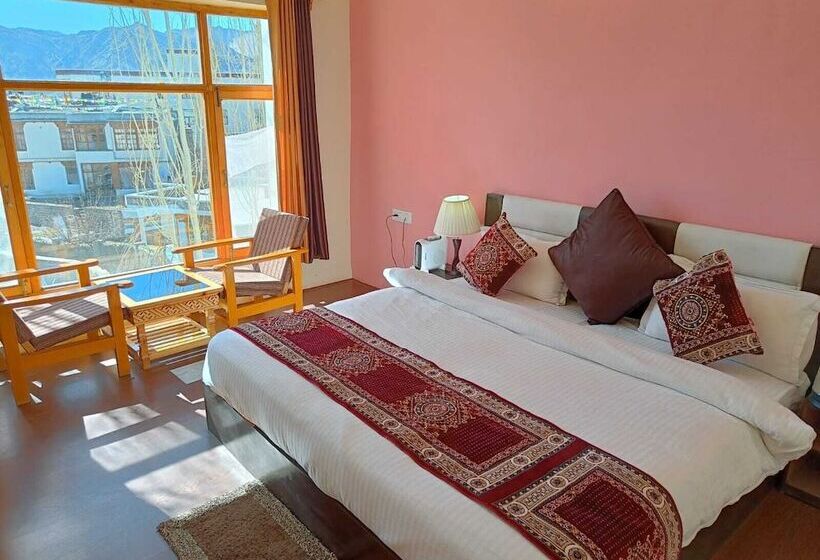 هتل Malik Residency