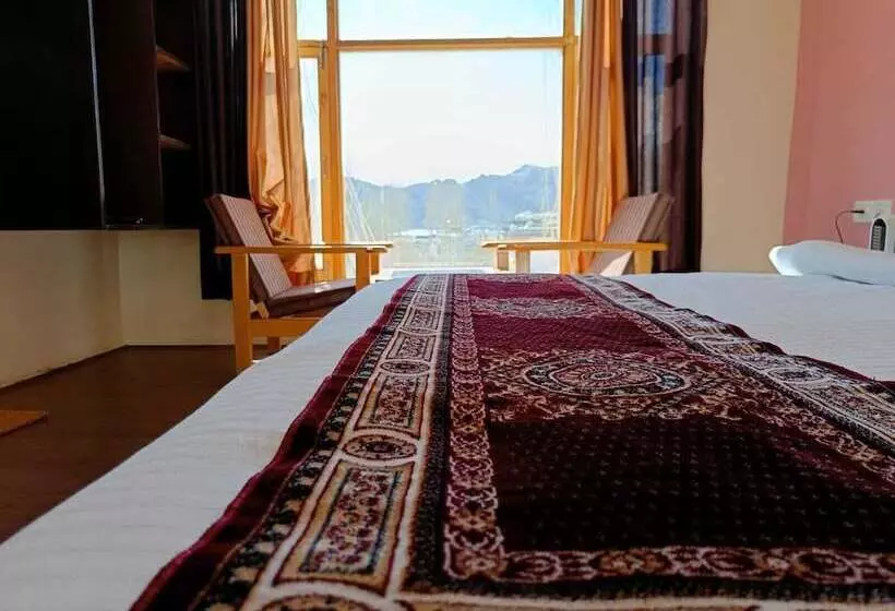 هتل Malik Residency