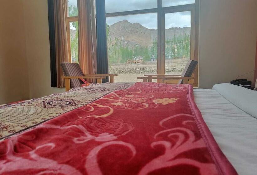 هتل Malik Residency