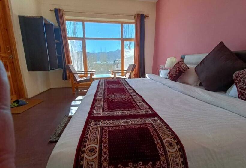 هتل Malik Residency