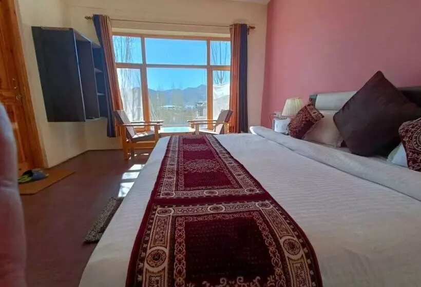 هتل Malik Residency