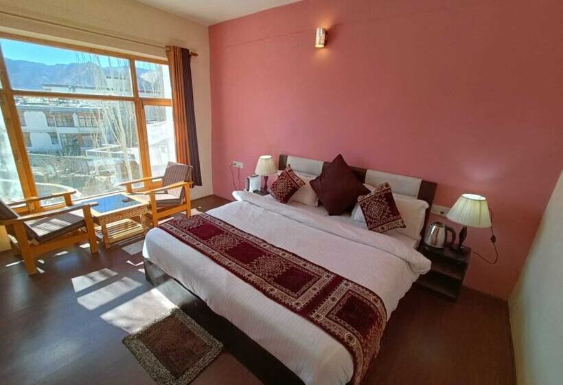 هتل Malik Residency