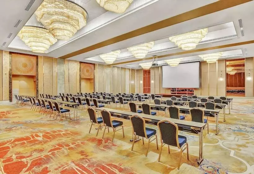 ホテル Radisson Red Chandigarh Mohali