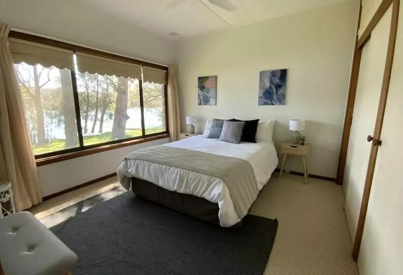 Lakes Edge Lake Conjola