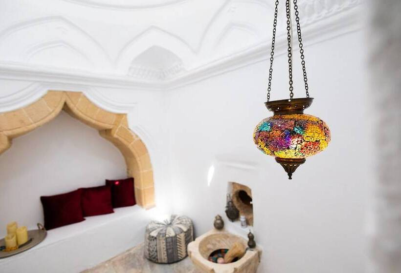 پانسیون April Medieval