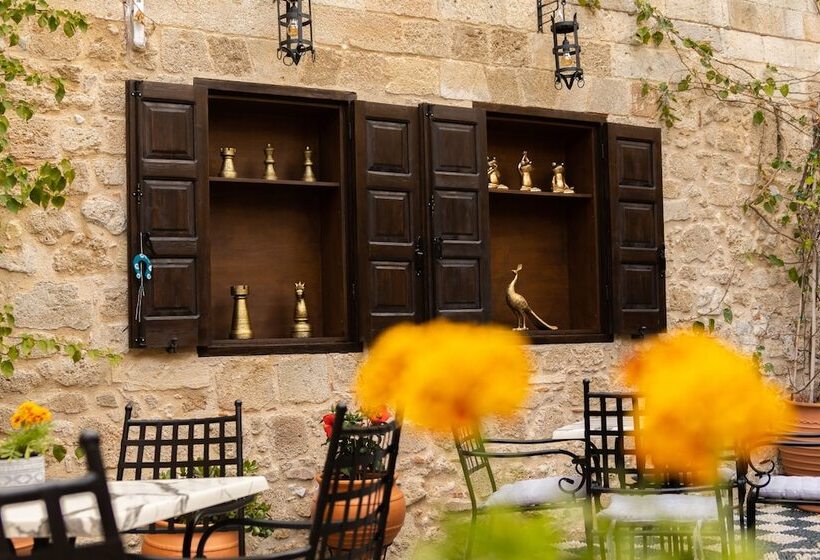 پانسیون April Medieval