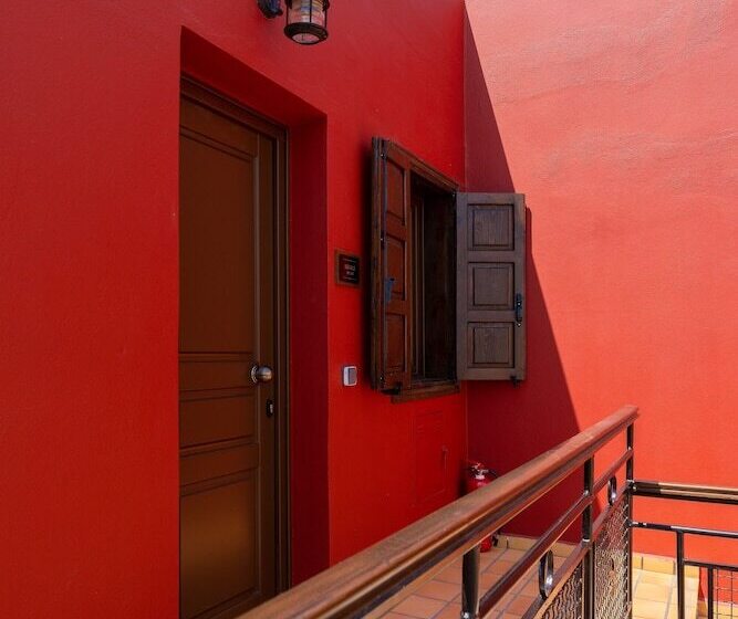 پانسیون April Medieval