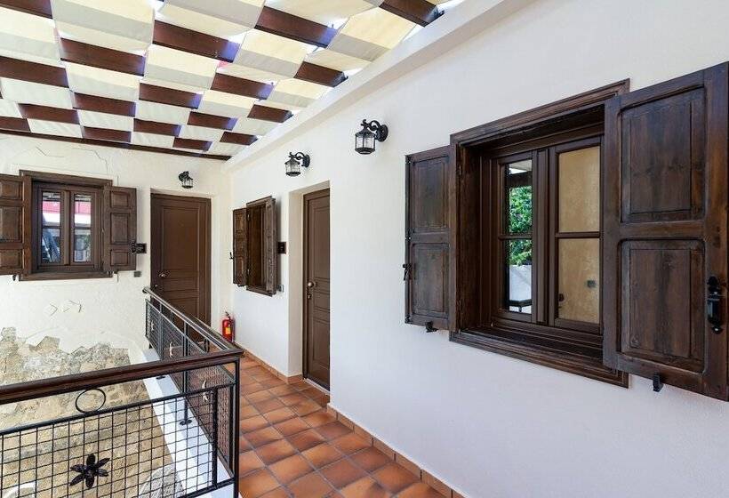 پانسیون April Medieval