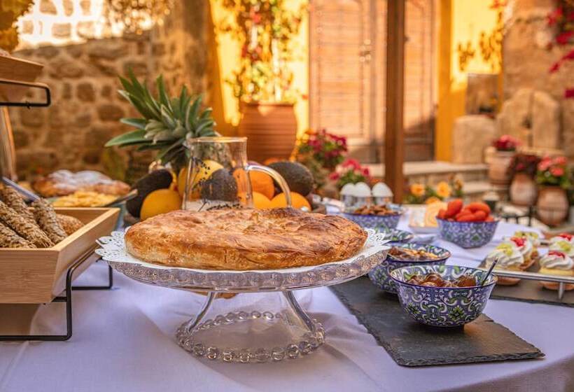 پانسیون April Medieval