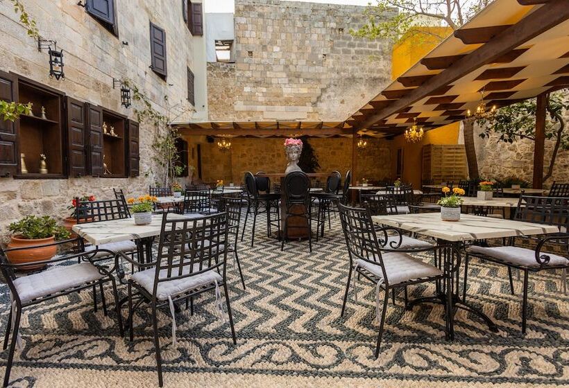 پانسیون April Medieval