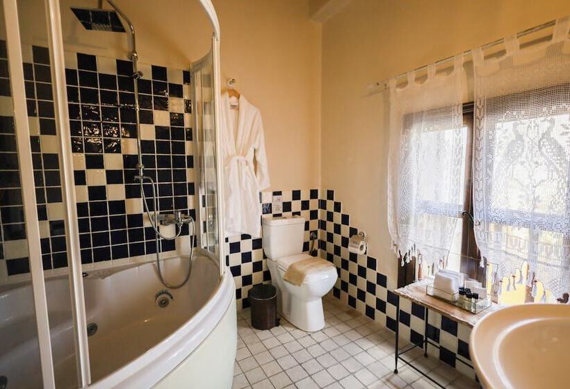 پانسیون April Medieval