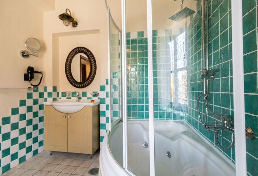 پانسیون April Medieval