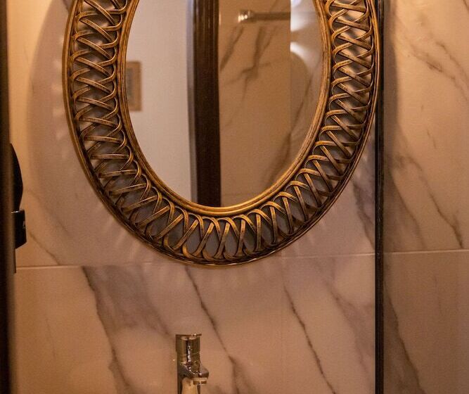 پانسیون April Medieval