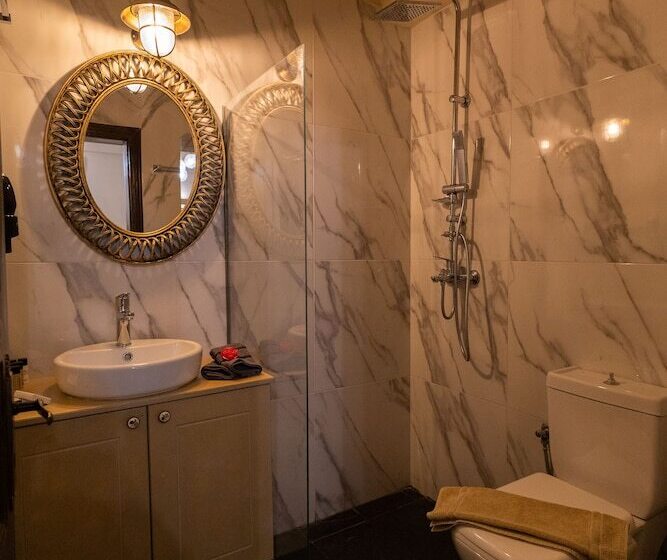 پانسیون April Medieval