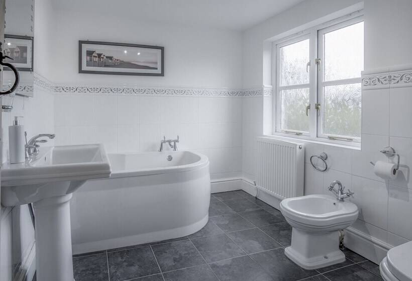 Angle Adventures   4 Bed Cottage   Angle