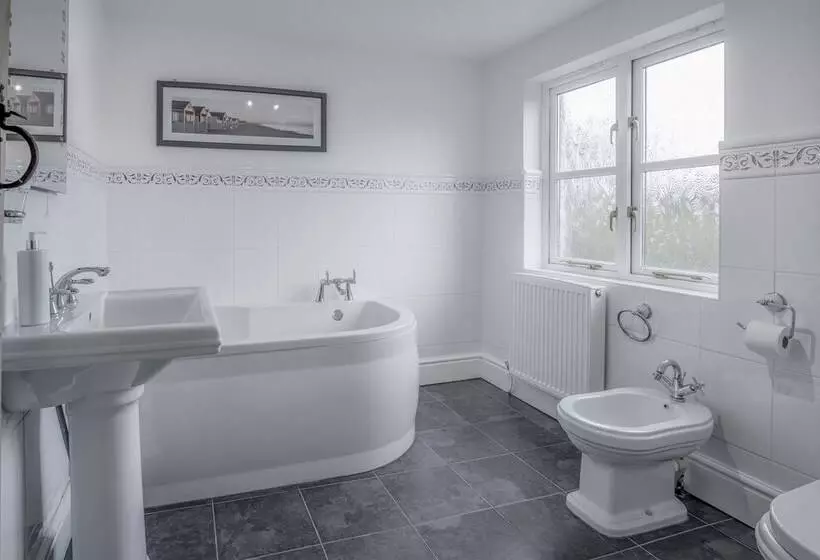 Angle Adventures   4 Bed Cottage   Angle