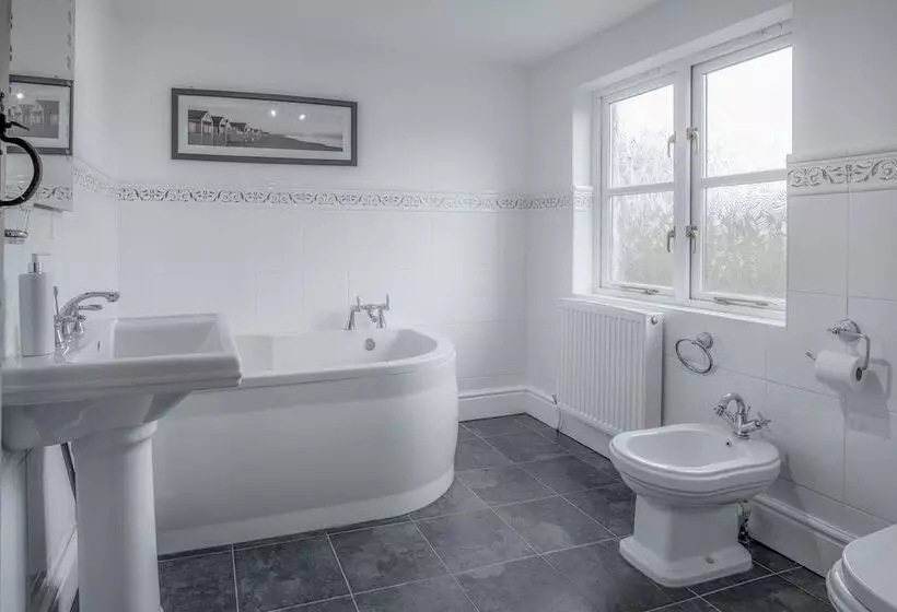 Angle Adventures   4 Bed Cottage   Angle