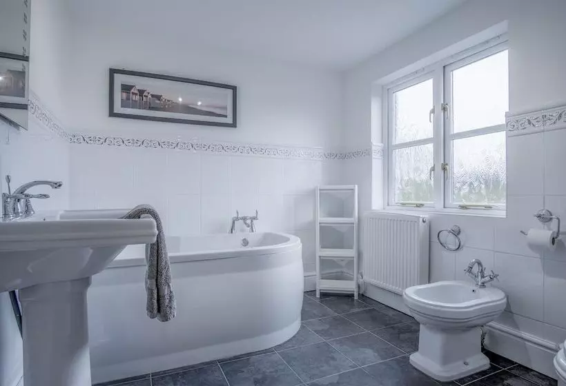Angle Adventures   4 Bed Cottage   Angle