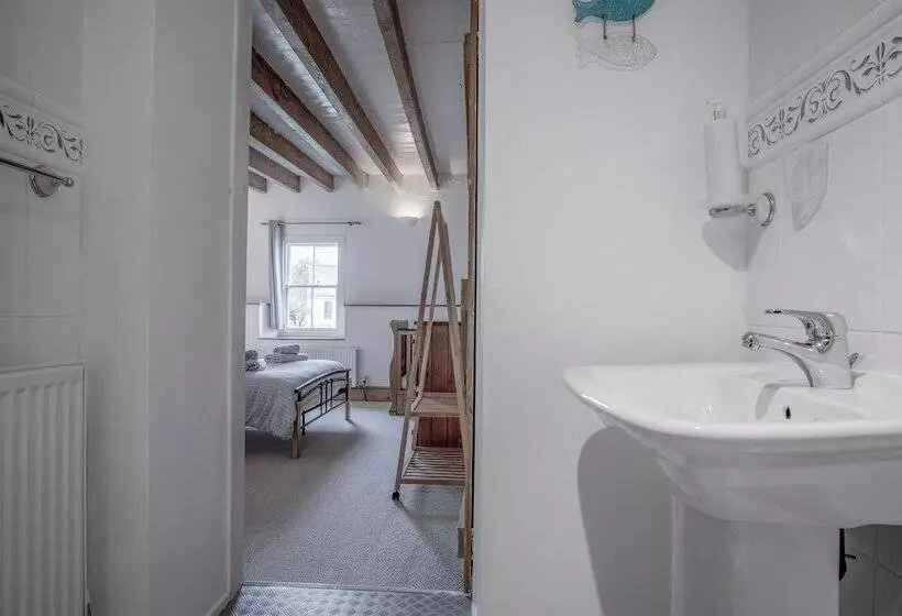 Angle Adventures   4 Bed Cottage   Angle