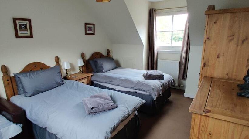 Ben Lomond Cottage Loch Lomond And Arrochar Alps