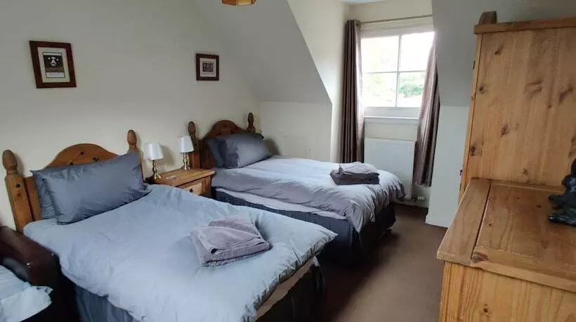 Ben Lomond Cottage   Loch Lomond And Arrochar Alps