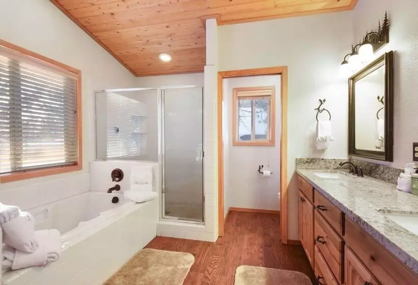 Quaking Cabin Gas Bbq & Amenities Access!