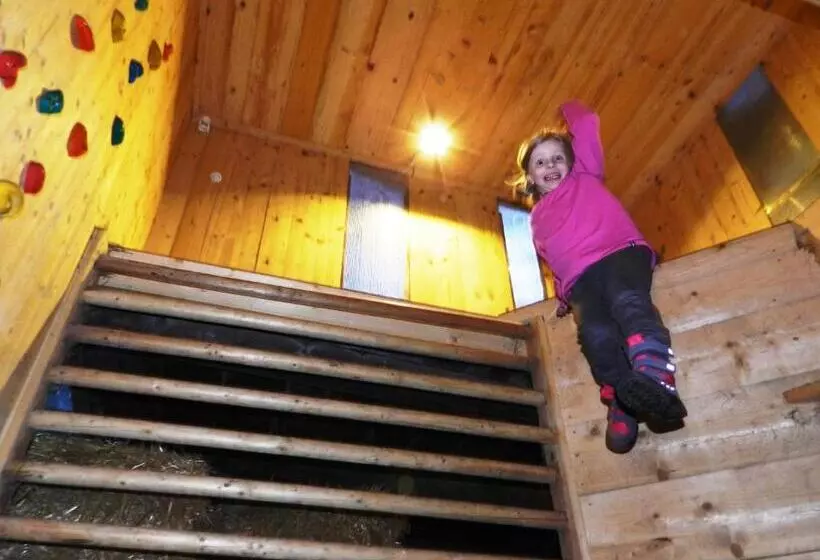 Baby Und Kinderbauernhof Riegler