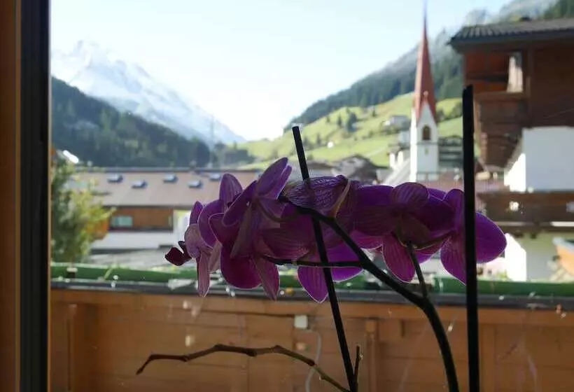 Aamiaismajoitus (B&B) Pension Bergkristall