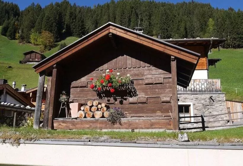 تختخواب و صبحانه Pension Bergkristall