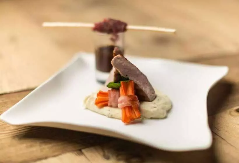 Отель Alpine Resort Sportalm