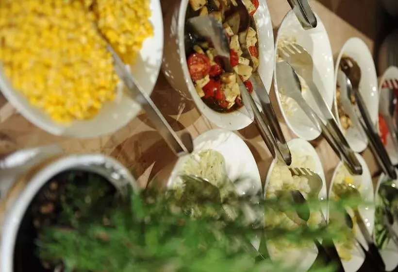 Отель Alpine Resort Sportalm