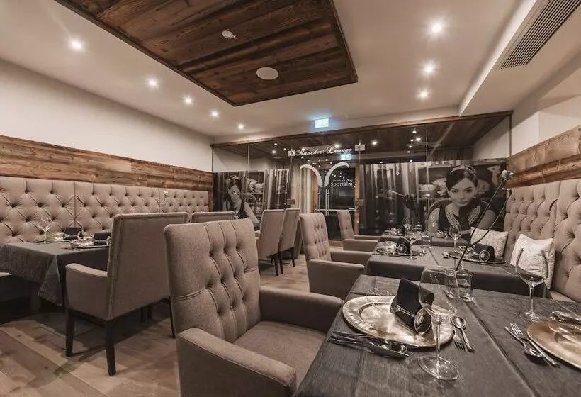 Отель Alpine Resort Sportalm