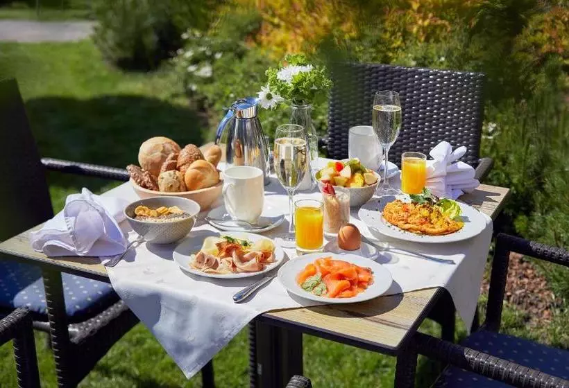 Christina   Ihr Kleinstes 4 Hotel Am Achensee