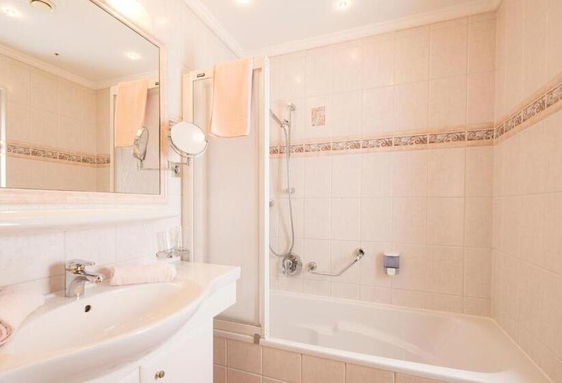 ホテル Silberberger   Wildschönau