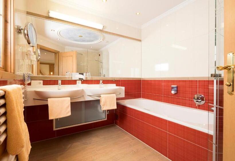 ホテル Silberberger   Wildschönau