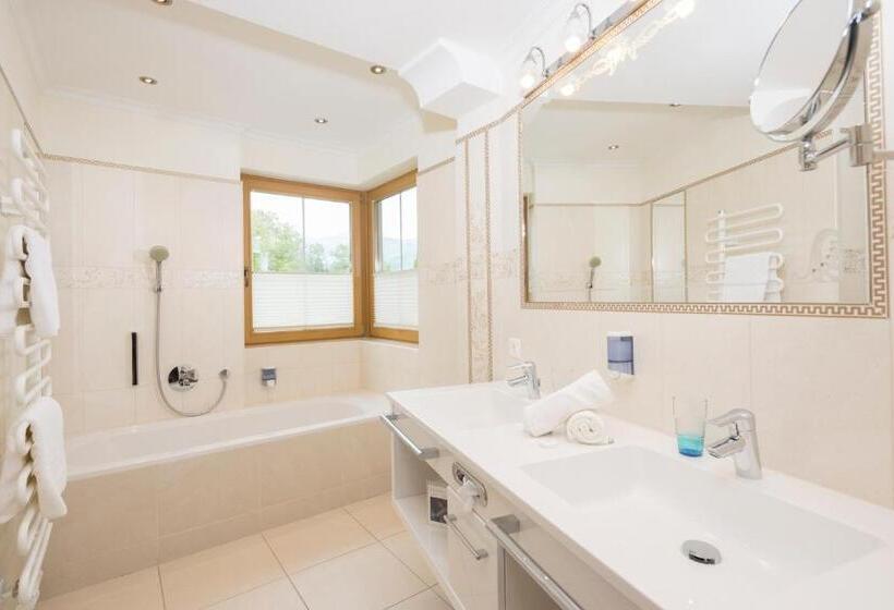 ホテル Silberberger   Wildschönau