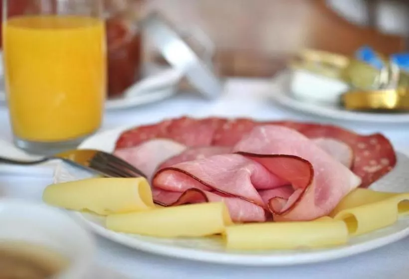 ペンション Gästehaus Hofer