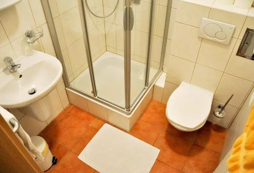 ペンション Gästehaus Hofer