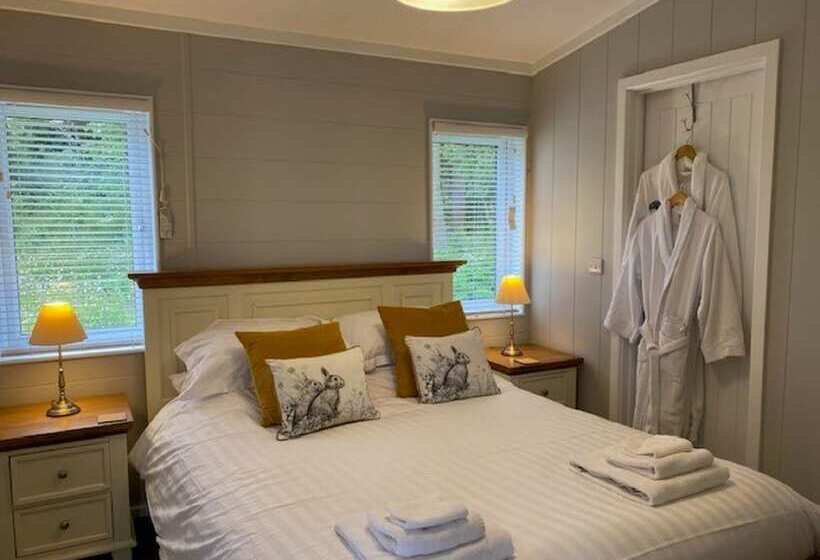 فندق Hollicarrs Sunflower Lodge