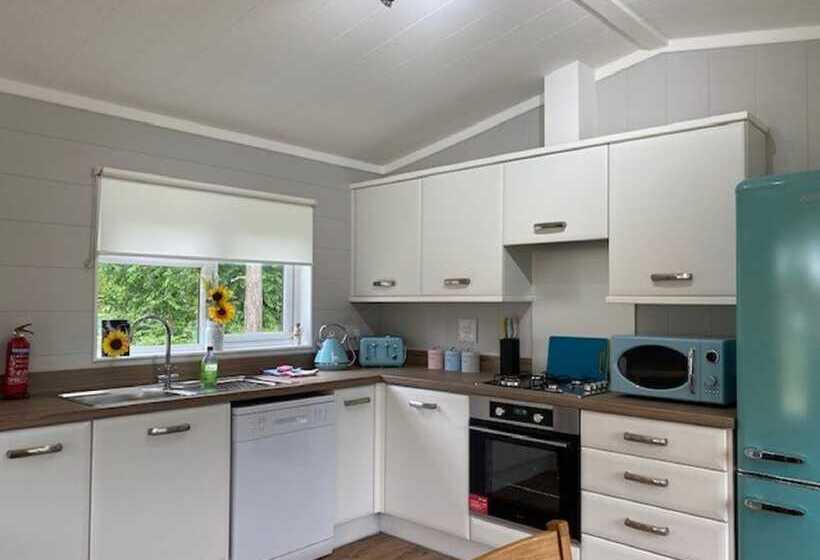 فندق Hollicarrs Sunflower Lodge