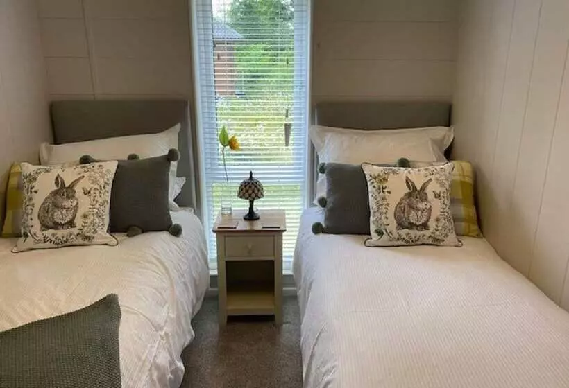 Hotelli Hollicarrs Sunflower Lodge