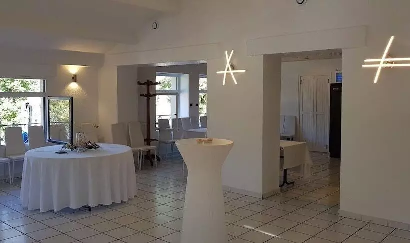 تختخواب و صبحانه Le Pavillon Du Lac