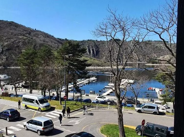 تختخواب و صبحانه Le Pavillon Du Lac