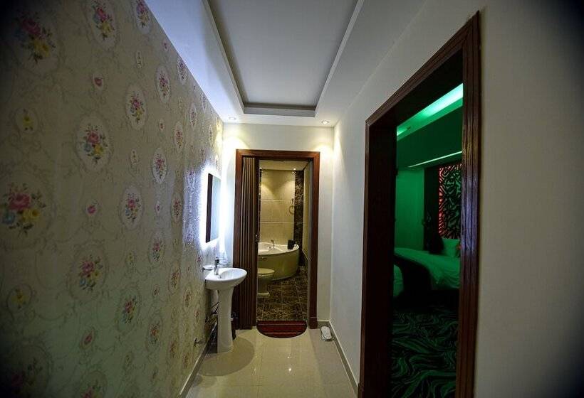 בית מלון כפרי Laylati Al Hamra