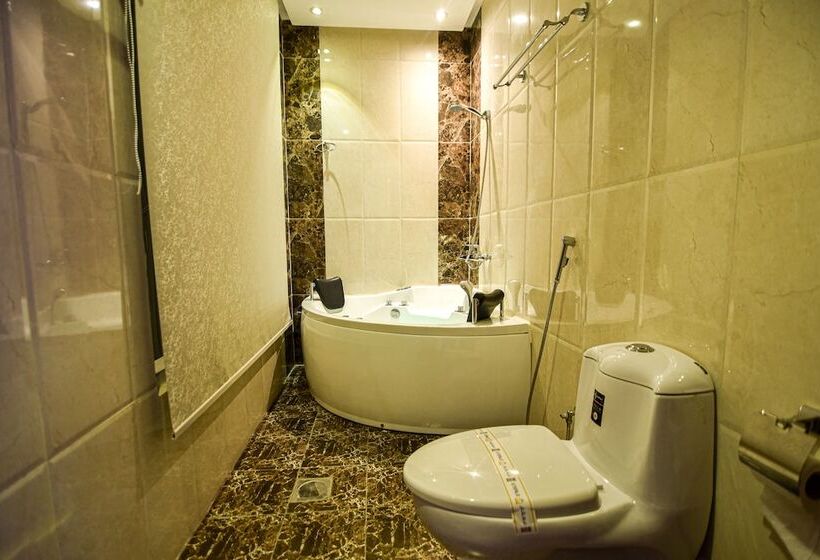 בית מלון כפרי Laylati Al Hamra