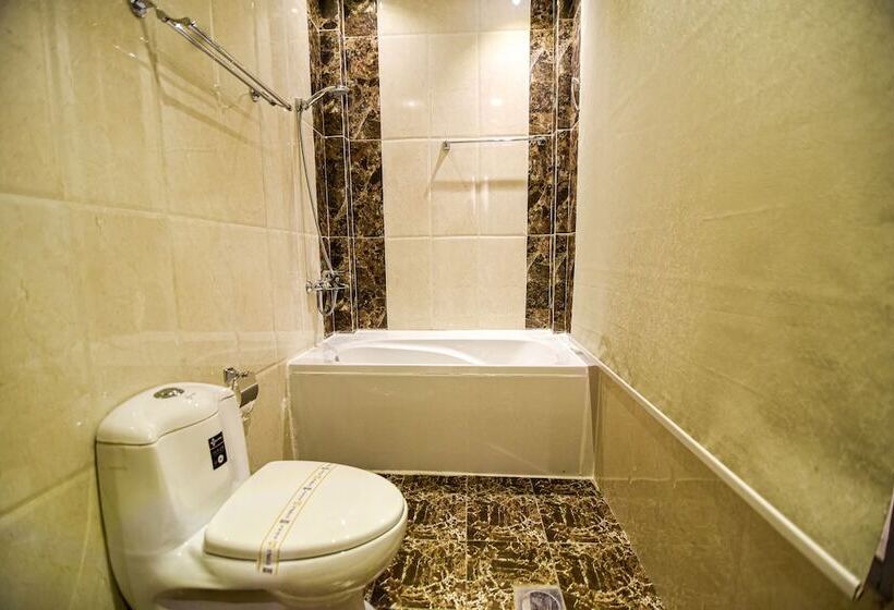 בית מלון כפרי Laylati Al Hamra